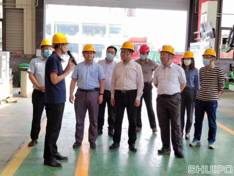 山東省科學院激光研究所所長賈中青、山東省機械設計研究院院長林江海帶領激光、高端裝備領域專家一行9人到水泊焊割實地調研 (已調整大小)